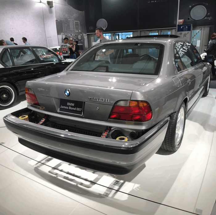 James Bond - Tomorrow Never Dies - 1997 BMW 750iL (with gadgets) - Image 3